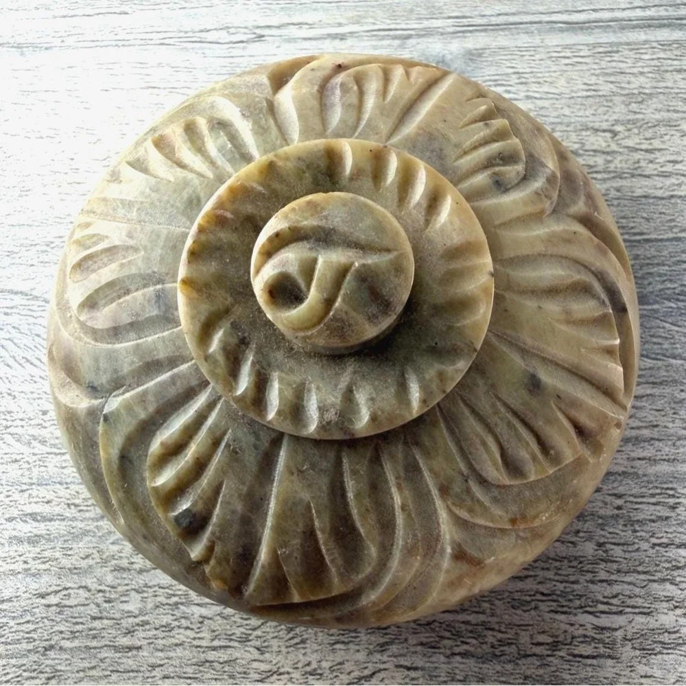Vintage Hand Carved Soapstone Round Trinket Box Jewelry With Lid 3